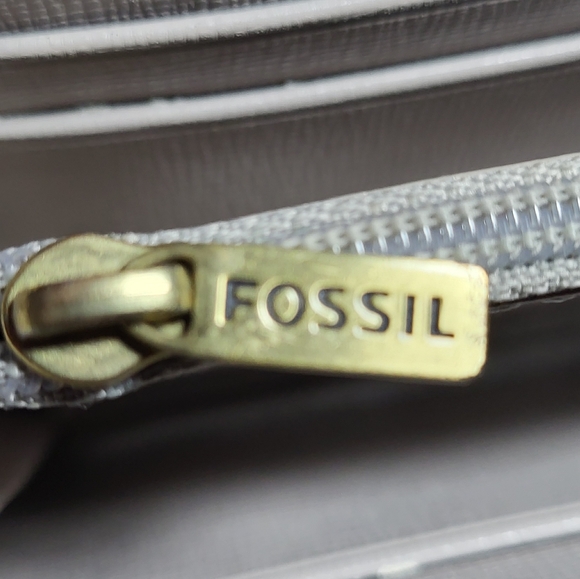 FOSSIL Zip-Around, Striped Leather Wallet With Black, Brown, And Mint Green - Picture 4 of 8